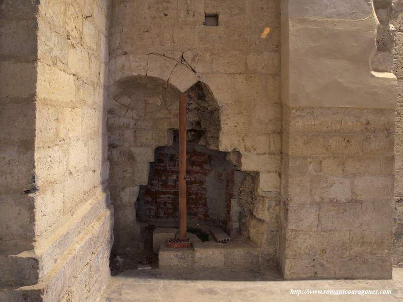 ABSIDIOLO EN EL LADO SUR DEL INTERIOR DEL MURO DE PONIENTE